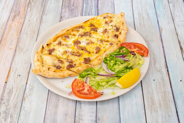 The pide is generally consumed together with döner or kebabs, therefore outside the house