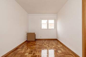 Fototapeta na wymiar Empty one-story living room with parquet flooring of freshly stabbed and varnished oak slats and white aluminum windows