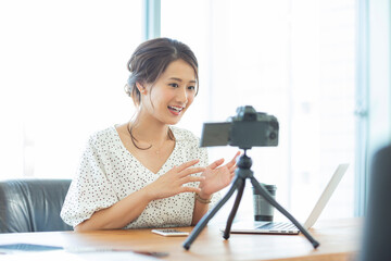 若い女性