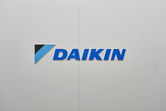 2023年2月8日、東京都新宿区にて、ダイキン（DAIKIN）の看板