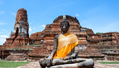 large stone buddha statue Located inside an old temple historical park - obrazy, fototapety, plakaty