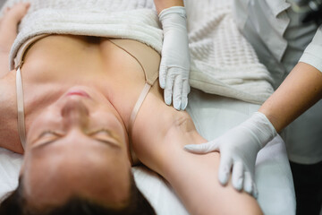 Obraz na płótnie Canvas Prepare for armpit electrolysis in beauty clinic