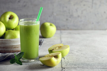 smoothie ripe organic green apples for healthy eating