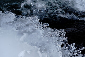 Fototapeta na wymiar 冬の渓流にできた氷のクリスタル