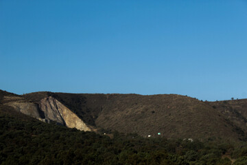 Paisajes con cielo y montañas