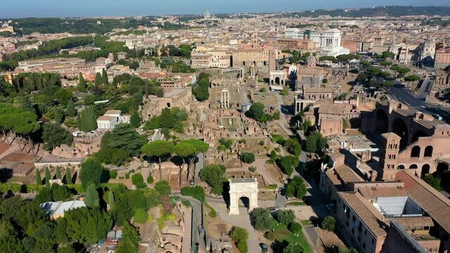 Il parco del Colosseo e i resti della Roma imperiale. Il foro romano e l'antica Roma.