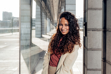 Fototapeta premium outdoors photo portrait of elegant smiling Hispanic lady looking at camera