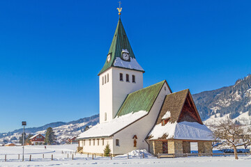 Fototapeta na wymiar Bad Oberdorf - Allgäu - Kirche - Kapelle - Winter - Bad Hindelang