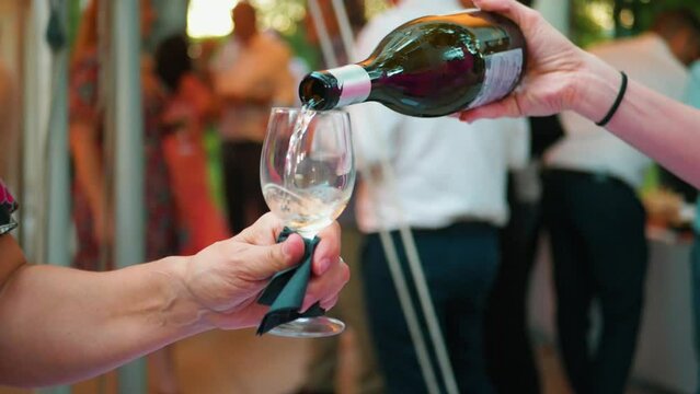 Vin blanc ap&eacute;ro