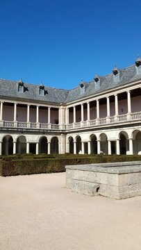 Video vertical del jard&iacute;n de los frailes en el real monasterio de San Lorenzo de El Escorial, siglo XVI, Espa&ntilde;a