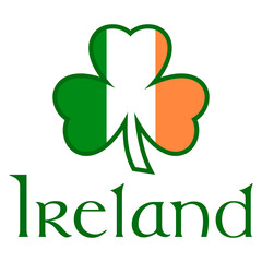 Logo del día de San Patricio. Letras de la palabra Ireland con silueta de shamrock de 3 hojas con textura de la bandera de Irlanda