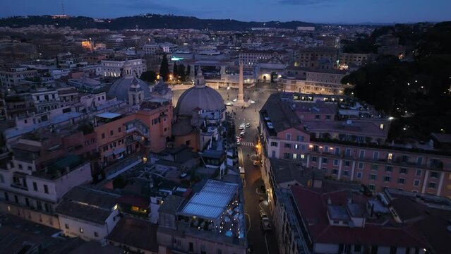 Piazza del Popolo e il tridente, Il centro della citt&agrave; di Roma. Italia.
Spettacolare ripresa aerea del centro storico di Roma, all'alba.
