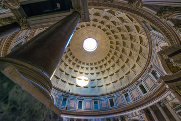 Obraz premium Temple of Pantheon with the Hole on the Roof and Column in Rome, Lazio in italy.