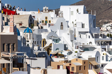 Fototapeta na wymiar Whitewashed houses in Oia on Santorini island, Cyclades, Greece