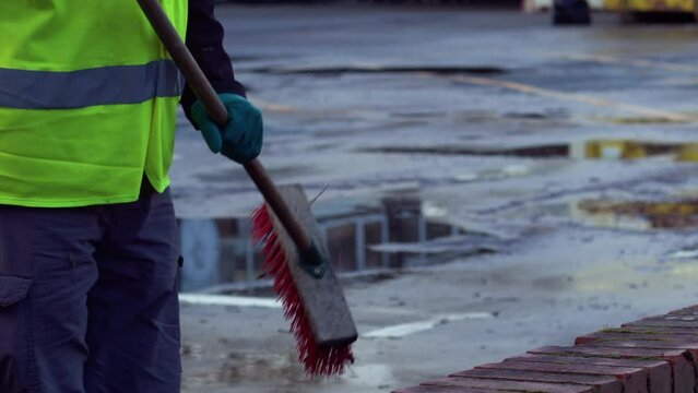 Road sweeper using a broom to sweep road