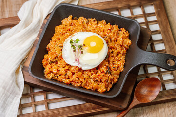 Kimchibokkeumbap, Korean Kimchi Fried Rice : Rice fried with finely chopped kimchi. Beef, pork, onions, green onions, and other vegetables may be added according to taste.