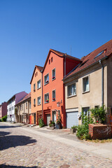 Moderne rote  Wohngebäude , Stralsund, Mecklenburg-Vorpommern, Deutschland