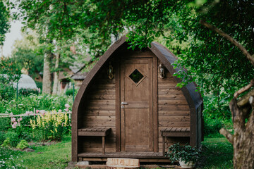 Fototapeta na wymiar outdoor wooden barrel sauna in the garden