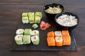 Assortiment de sushi. Cuisine japonaise.