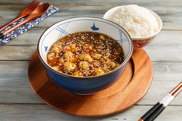 Poulet au caramel. Spécialité thaïlandaise.