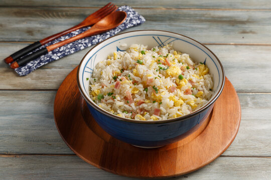 Riz cantonais. Sp&eacute;cialit&eacute; chinoise