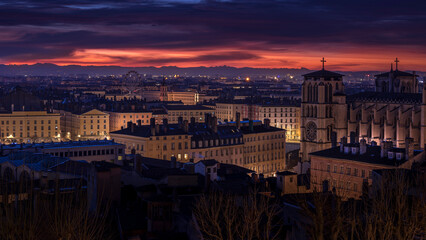 Paysage urbain de la ville touristique de Lyon en France, au crépuscule en hiver