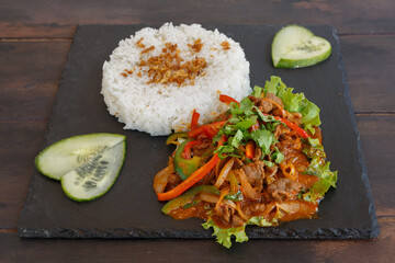 Wok de légumes et de poulet