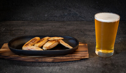 ビールと焼き鳥 © snowdrop