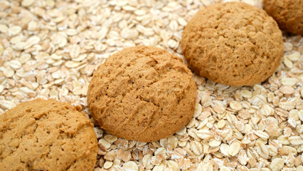 Oatmeal cookies and raw oatmeal flakes