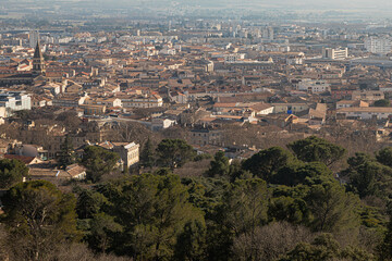 Fototapeta na wymiar the city of Nimes seen from the Magne tower