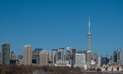 Obraz premium Aerial panorama of Toronto city waterfront skyline with marina and new buildings development. New real estate and housing development concept. Toronto, Ontario, Canada.