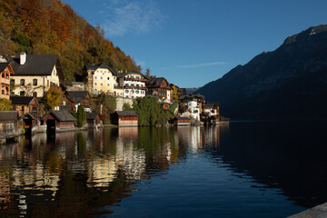 Fototapeta na wymiar Hallstatt a hilly town with a lake in summer