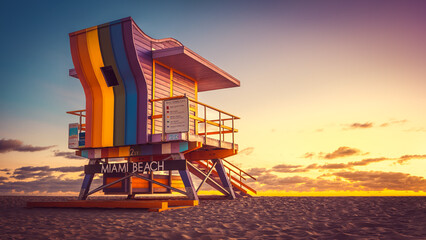 Naklejka premium lifeguard tower during sunrise, miami beach