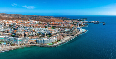 Naklejka premium Beautiful aerial landscape with Anfi beach and resort, Gran Canaria, Spain. Luxury hotels, turquoise water, sandy beaches in Spain. Luxury beach vacation concept. Heart shaped island.