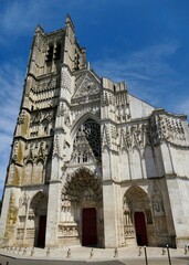 La façade de la cathédrale Saint-Etienne à Auxerre