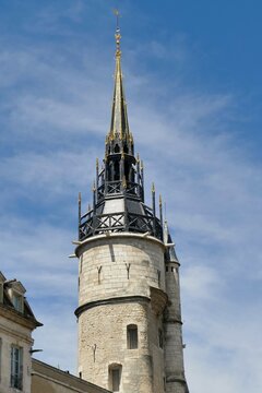 La tour de l&rsquo;horloge &agrave; Auxerre