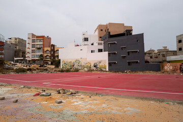 Construction d'un terrain de sport dans le quartier de Ouakam à Dakar, Sénégal