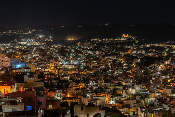 Fototapeta na wymiar Very beautiful view of the night city in the Mexican city of Guanajuato.