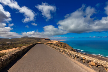 Krajobraz morski. Relaks i wypoczynek na wyspach kanaryjskich, Lanzarote	 - obrazy, fototapety, plakaty