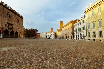 Manutua Piazza Sordello
