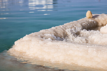 Obraz na płótnie Canvas Pillar of salt in Dead Sea, closeup