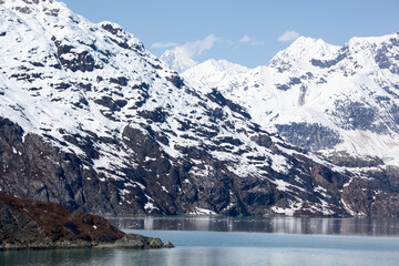 Fototapeta na wymiar Snowy Springtime in Mountainous Glacier Bay National Park