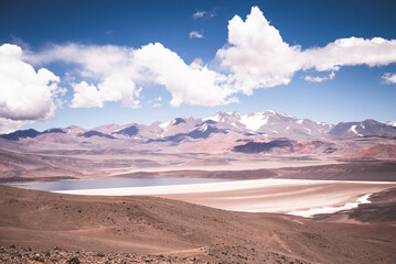 laguna salada andina color turquesa explotacion de litio