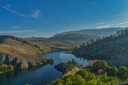 The Unrepeatable Beauty of a Lake: Nature in Its Full Splendor