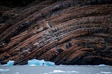 Glaciar Perito Moreno. Detalle de las paredes erosionadas - obrazy, fototapety, plakaty
