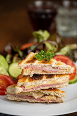 french croque monsieur - 571410622