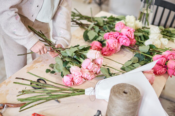 Florist at work. .Summer bouquet of roses. Learning flower arranging, making beautiful bouquets with your own hands. Flowers delivery - 571422678