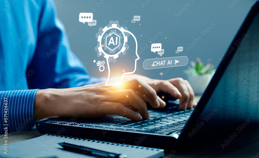 Professionnels utilisant un assistant IA sur ordinateur portable