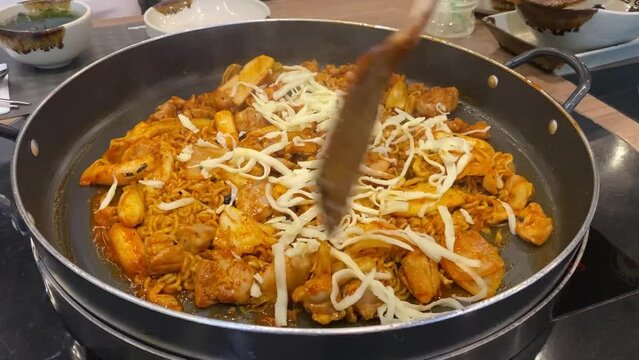 태국,한국 음식,닭갈비,조리