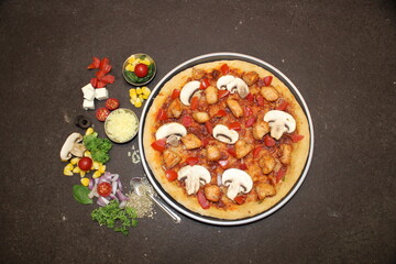 Obraz na płótnie Canvas Pizza with Chicken Tikka and Mushroom Vegetables